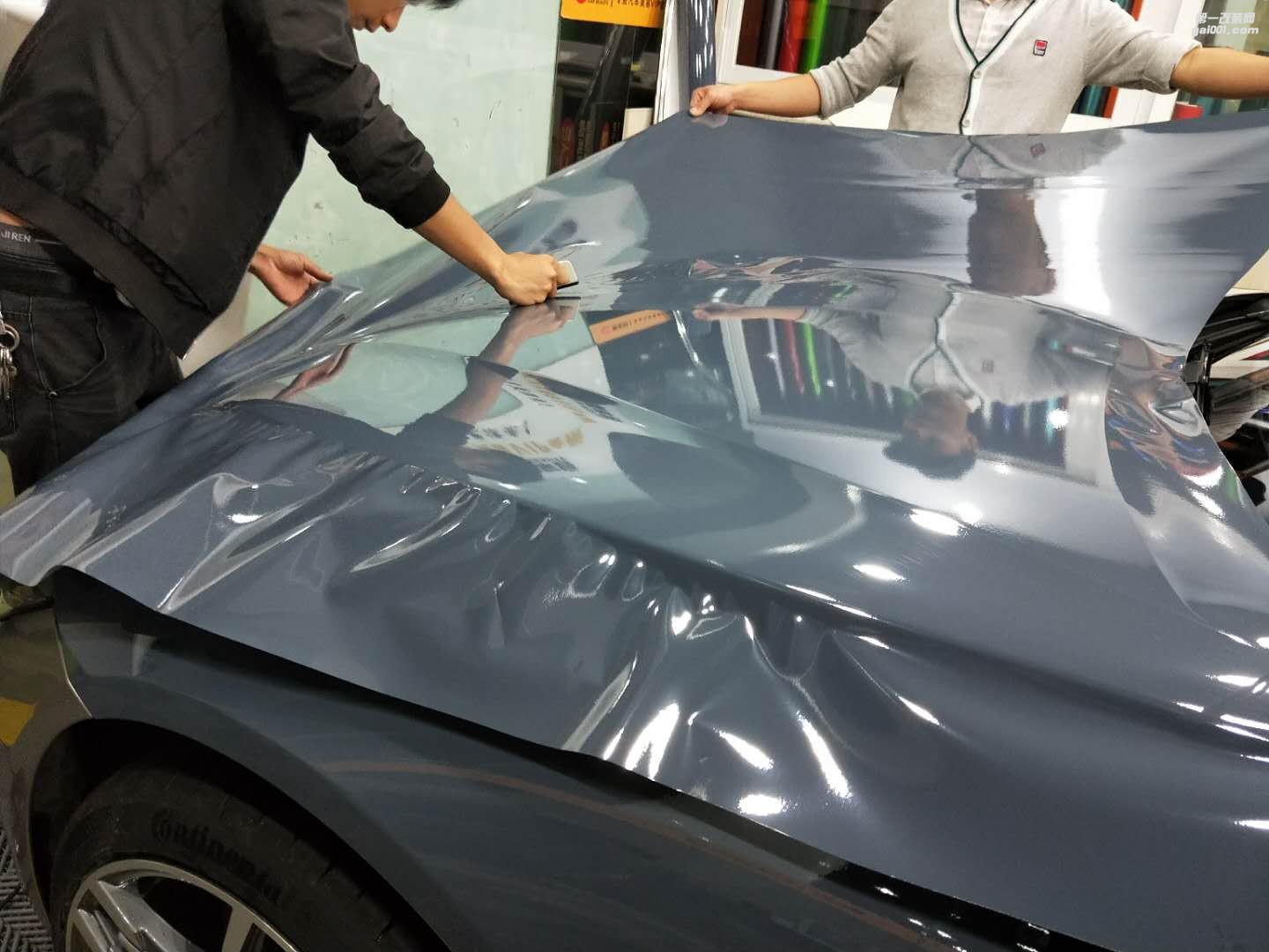 成都靚車(chē)會(huì)青羊店寶馬3系水泥灰改色貼膜