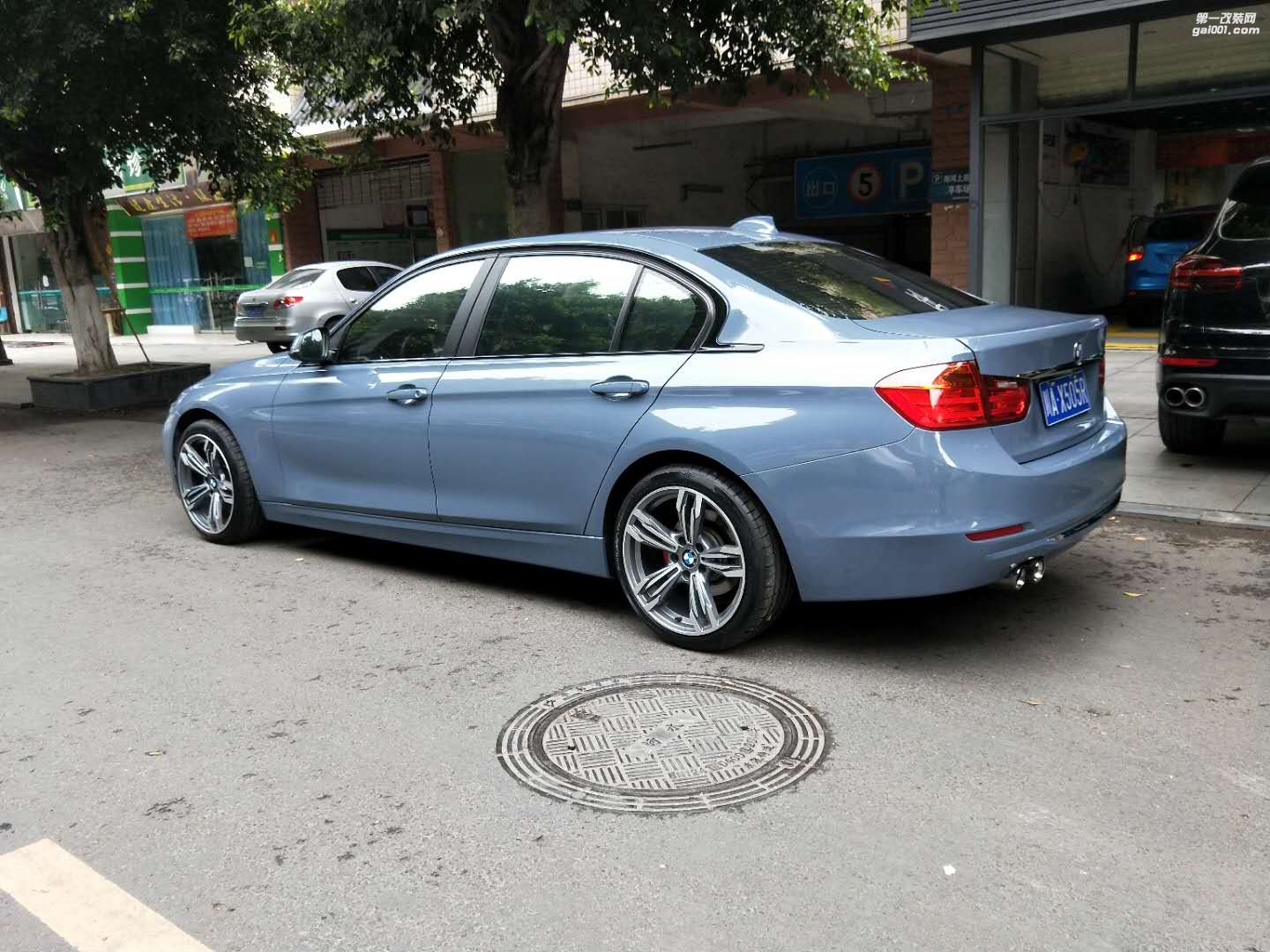 成都靚車(chē)會(huì)青羊店寶馬3系水泥灰改色貼膜