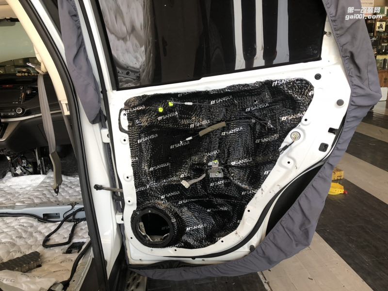 汕頭本田CRV全車隔音降噪跟噪音說拜拜當(dāng)CRV遇上星悅音響套餐而是新的體驗汕頭市星悅汽車音響改裝