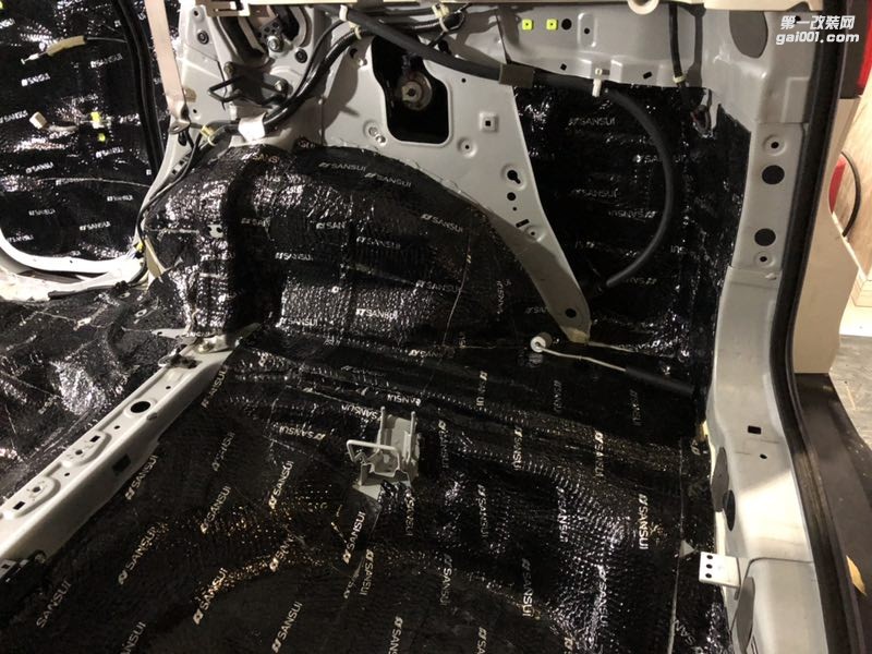 汕頭本田CRV全車隔音降噪跟噪音說拜拜當(dāng)CRV遇上星悅音響套餐而是新的體驗汕頭市星悅汽車音響改裝