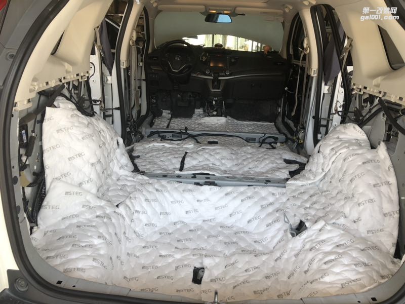 汕頭本田CRV全車隔音降噪跟噪音說拜拜當(dāng)CRV遇上星悅音響套餐而是新的體驗汕頭市星悅汽車音響改裝