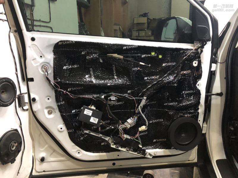 汕頭本田CRV全車隔音降噪跟噪音說拜拜當(dāng)CRV遇上星悅音響套餐而是新的體驗汕頭市星悅汽車音響改裝