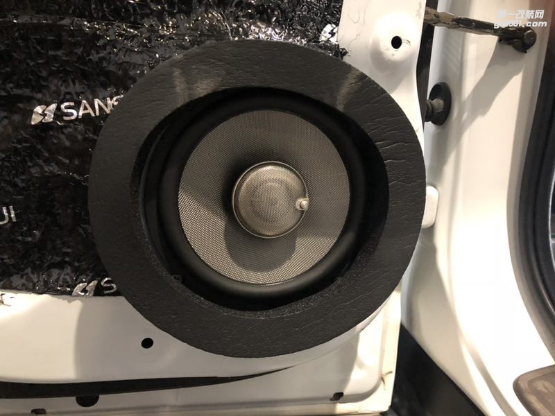 汕頭本田CRV全車隔音降噪跟噪音說拜拜當(dāng)CRV遇上星悅音響套餐而是新的體驗汕頭市星悅汽車音響改裝