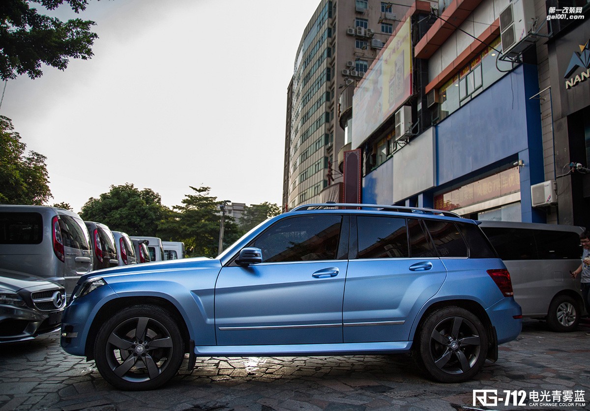 奔馳GLK300 RG改色電光青霧藍(lán)車身貼膜效果圖