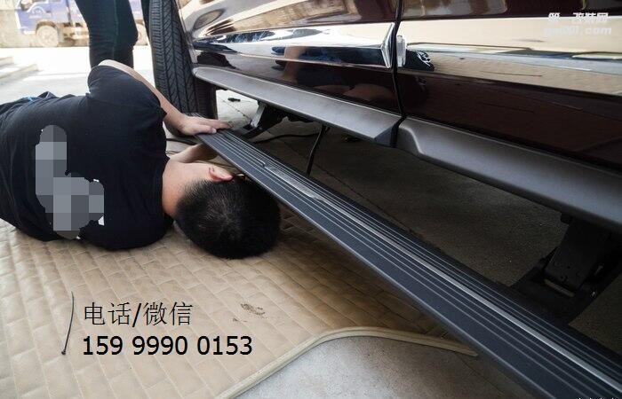 英菲尼迪QX60加裝電動(dòng)踏板，用這腳踏板上下車就是方便！