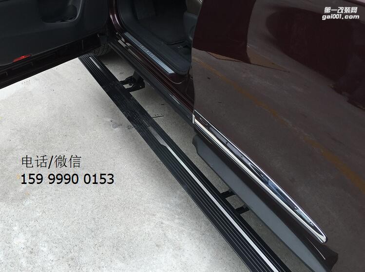 英菲尼迪QX60加裝電動(dòng)踏板，用這腳踏板上下車就是方便！