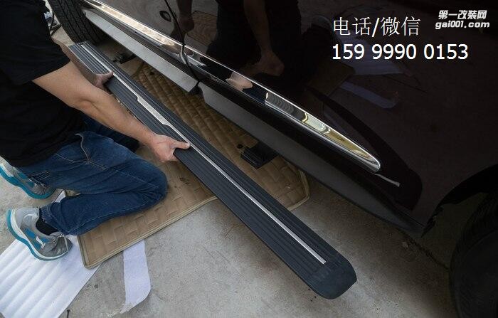 英菲尼迪QX60加裝電動(dòng)踏板，用這腳踏板上下車就是方便！