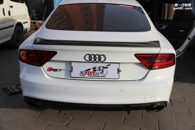 大宇車迷站 奧迪RS7改裝BERGER紅色安全帶