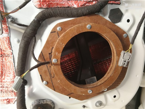 彩虹之聲伴隨圣駕 福特金牛座音響改裝升級 泉州山水汽車音響改裝