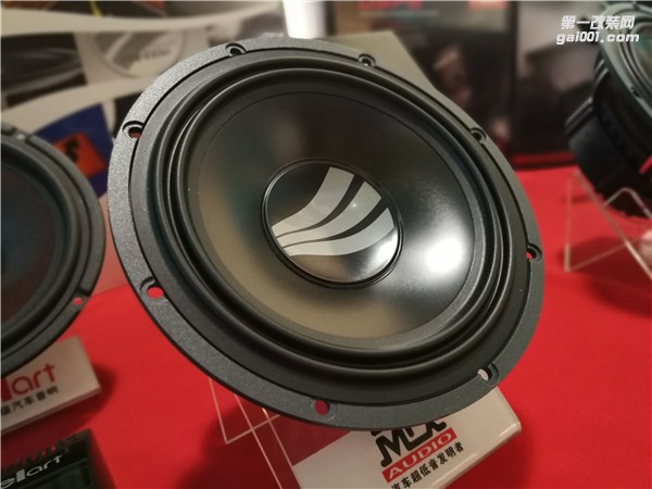 彩虹之聲伴隨圣駕 福特金牛座音響改裝升級 泉州山水汽車音響改裝