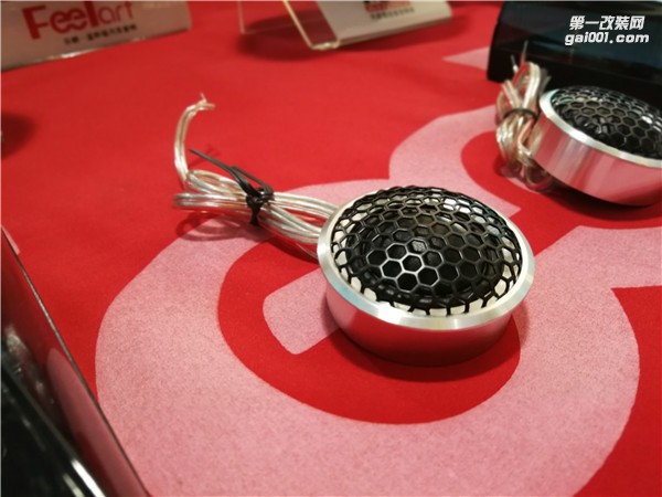 彩虹之聲伴隨圣駕 福特金牛座音響改裝升級 泉州山水汽車音響改裝