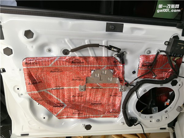 彩虹之聲伴隨圣駕 福特金牛座音響改裝升級 泉州山水汽車音響改裝