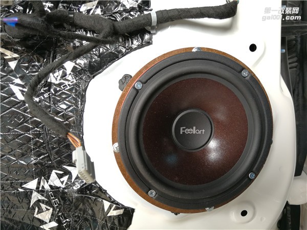 彩虹之聲伴隨圣駕 福特金牛座音響改裝升級 泉州山水汽車音響改裝