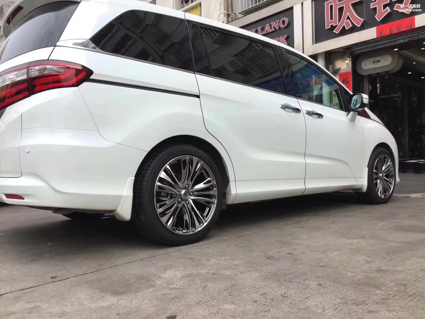 奧德賽，換 19寸  RAYS 完 工！