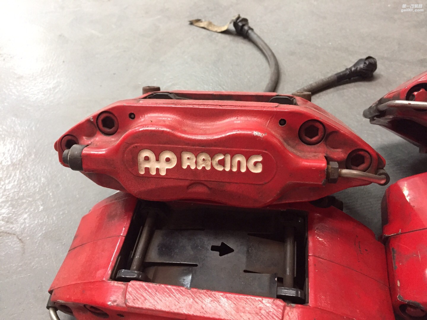 AP9040卡鉗翻新改色作業(yè) 原廠競技灰