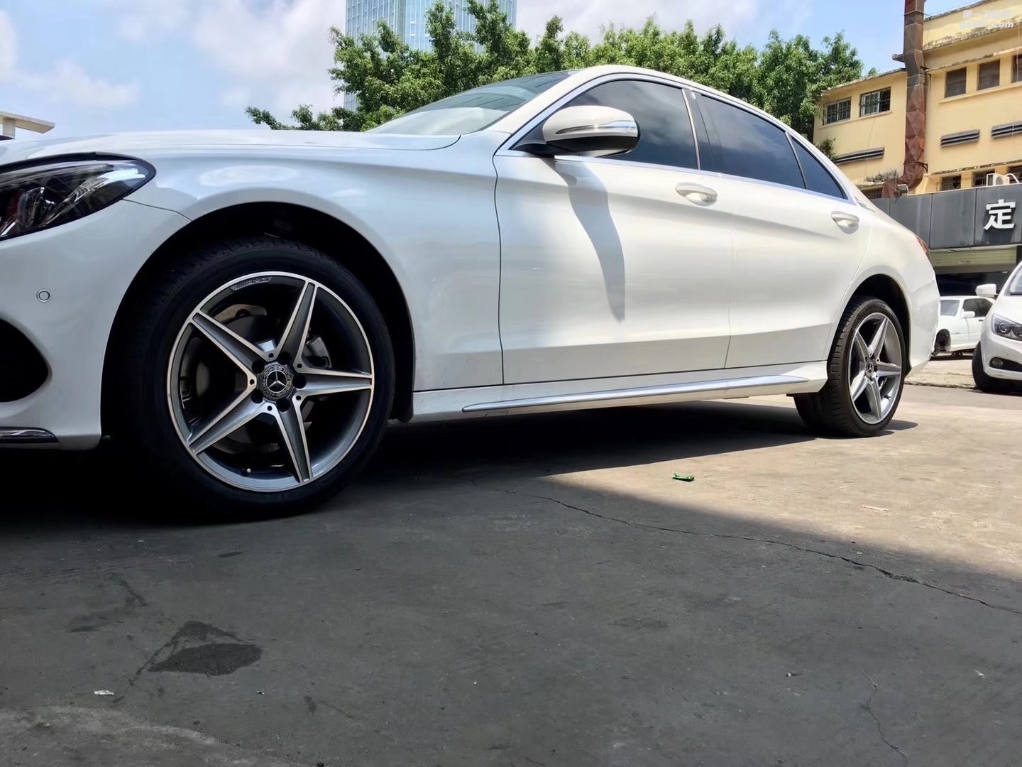奔馳，換 原裝 AMG 18寸，完工！
