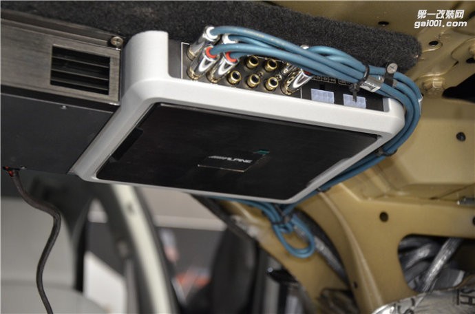 奥迪A4改装ETON和ARC汽车音响 阿尔派DSP处理器