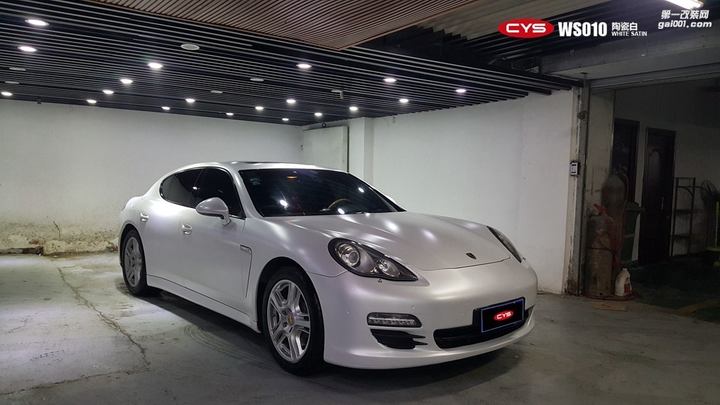成都靚車會(huì)青羊店保時(shí)捷panamera陶瓷白汽車改色貼膜