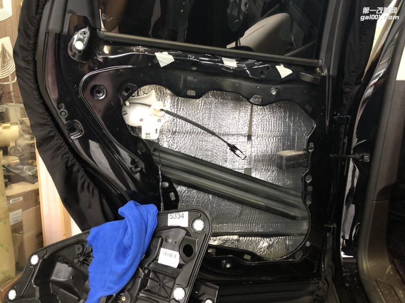 汕頭市汽車音響改裝大眾途銳升級隔音降噪工程車載音響改裝意大利赫茲十五周年品牌汕頭市星悅汽車音響改裝