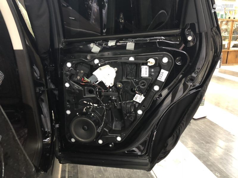 汕頭市汽車音響改裝大眾途銳升級隔音降噪工程車載音響改裝意大利赫茲十五周年品牌汕頭市星悅汽車音響改裝