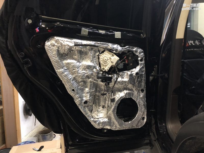 汕頭市汽車音響改裝大眾途銳升級隔音降噪工程車載音響改裝意大利赫茲十五周年品牌汕頭市星悅汽車音響改裝