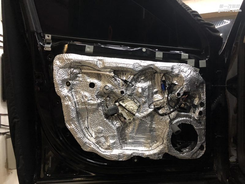 汕頭市汽車音響改裝大眾途銳升級隔音降噪工程車載音響改裝意大利赫茲十五周年品牌汕頭市星悅汽車音響改裝