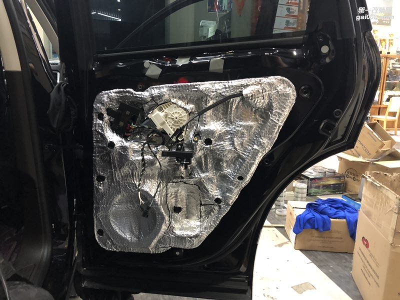 汕頭市汽車音響改裝大眾途銳升級隔音降噪工程車載音響改裝意大利赫茲十五周年品牌汕頭市星悅汽車音響改裝