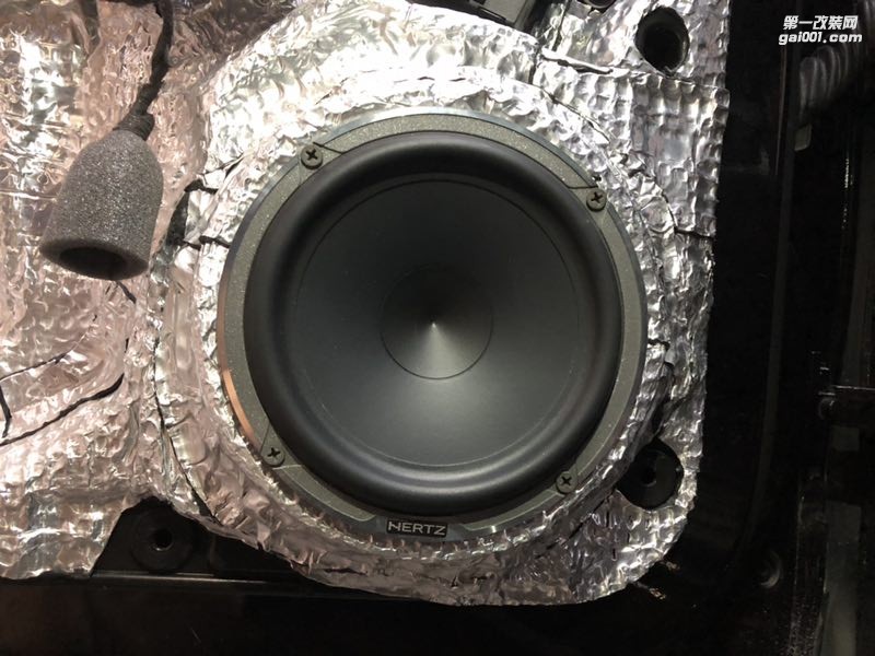 汕頭市汽車音響改裝大眾途銳升級隔音降噪工程車載音響改裝意大利赫茲十五周年品牌汕頭市星悅汽車音響改裝