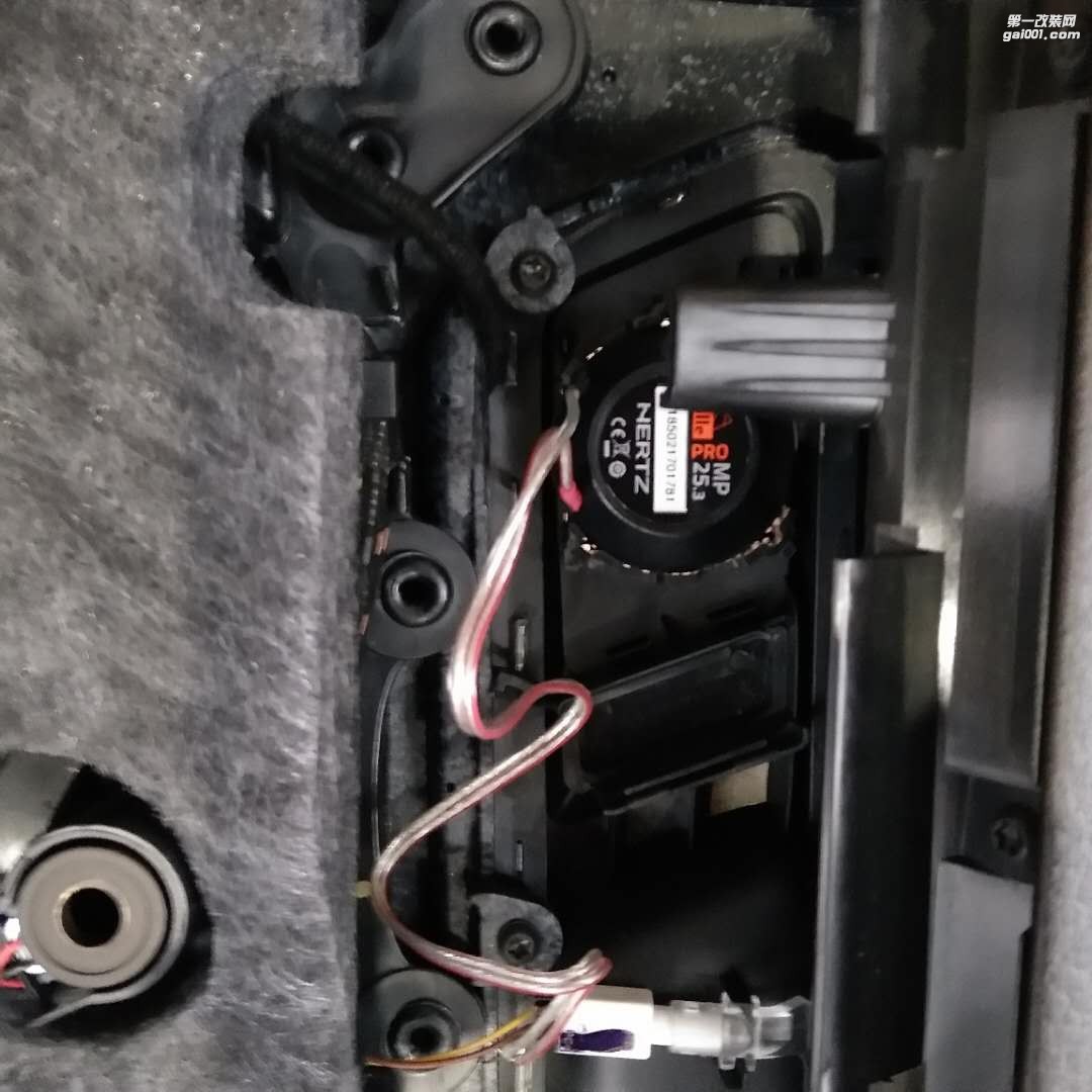 汕頭市汽車音響改裝大眾途銳升級隔音降噪工程車載音響改裝意大利赫茲十五周年品牌汕頭市星悅汽車音響改裝