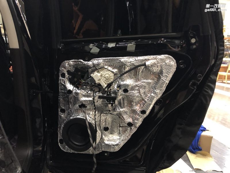 汕頭市汽車音響改裝大眾途銳升級隔音降噪工程車載音響改裝意大利赫茲十五周年品牌汕頭市星悅汽車音響改裝