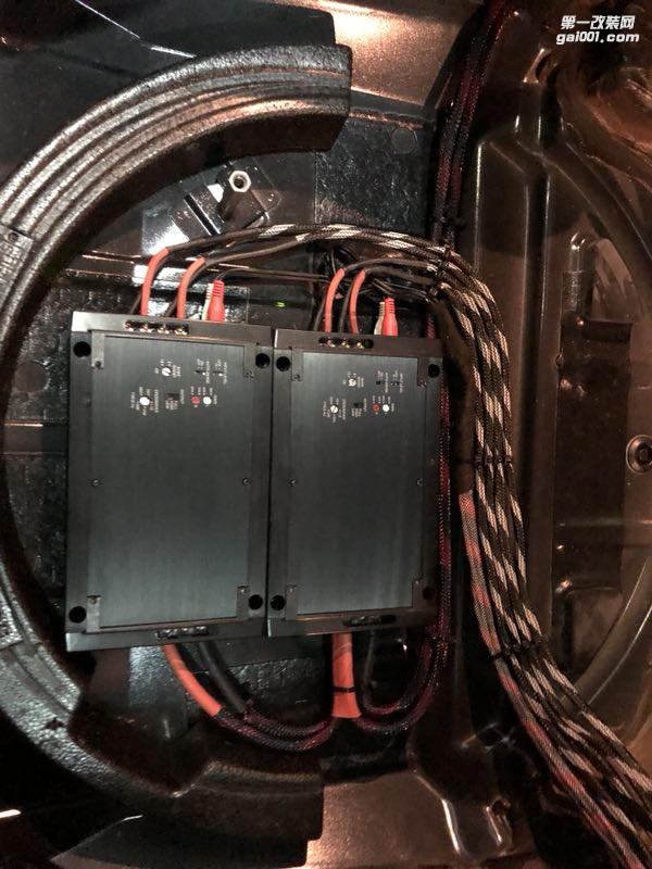 汕頭市汽車音響改裝大眾途銳升級隔音降噪工程車載音響改裝意大利赫茲十五周年品牌汕頭市星悅汽車音響改裝