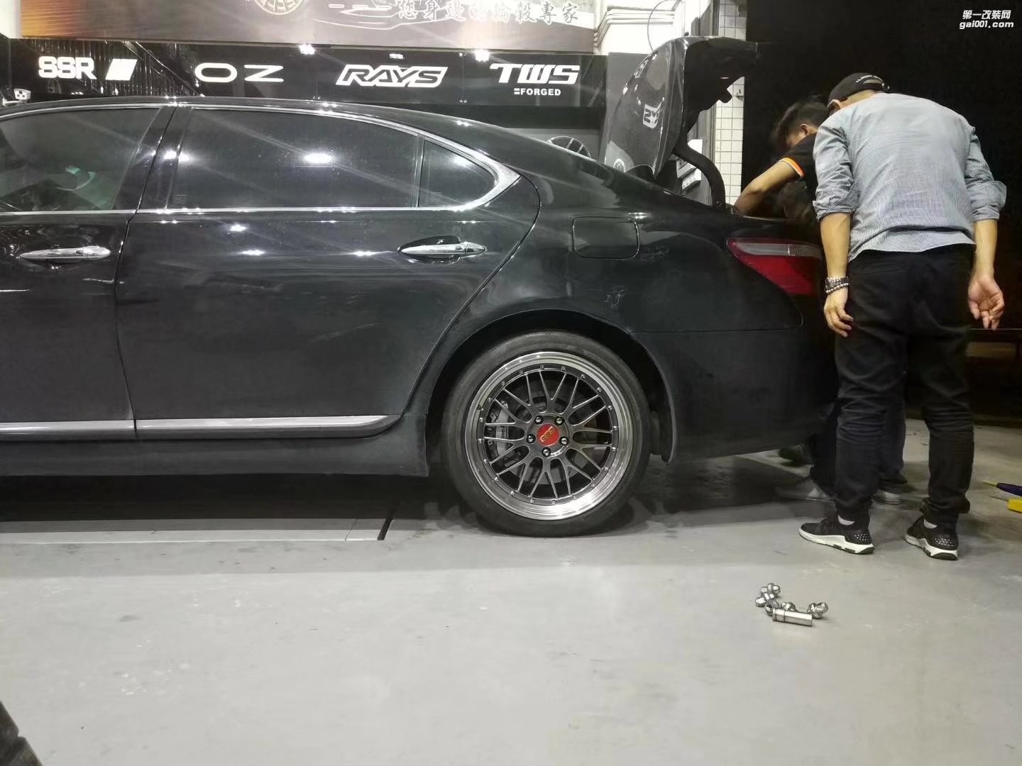 雷克薩斯，換 BBS LM  20寸 完 工！