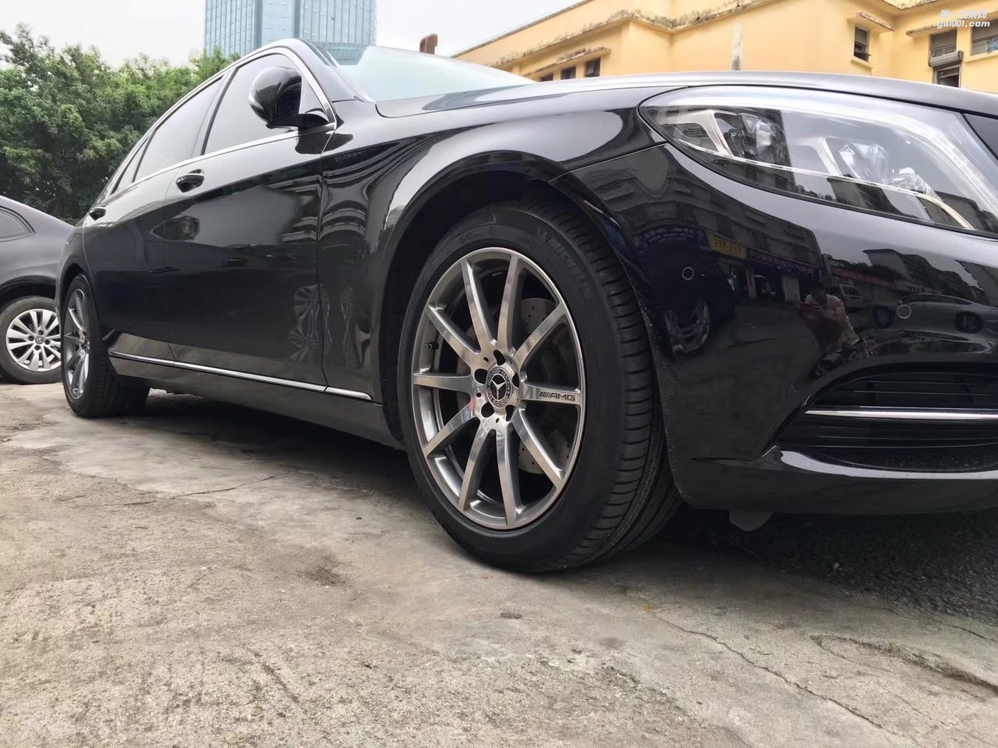 奔馳，換 S63 原裝 19寸 ?米其林輪胎 完工！