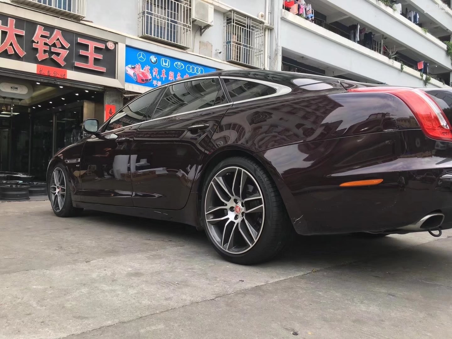 捷豹，換 原廠 20寸 完工！