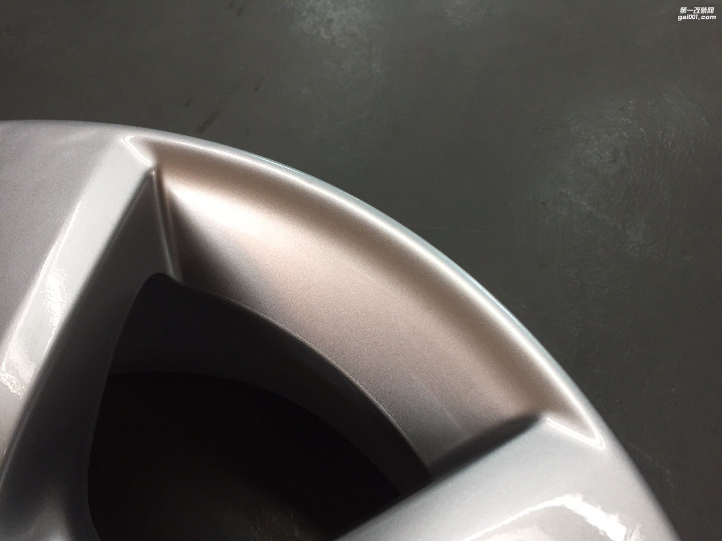 雷克薩斯原廠輪轂修復(fù)作業(yè)