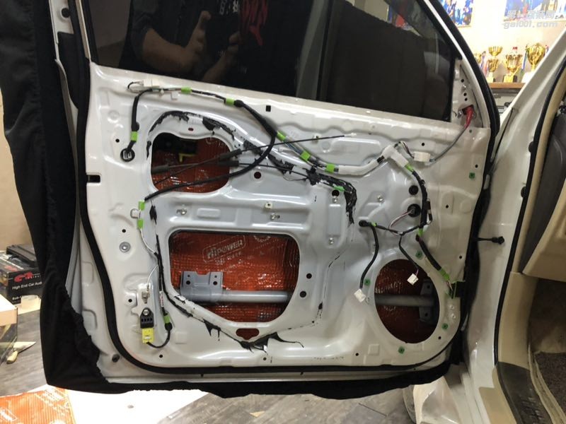 汕頭市汽車音響改裝豐田普拉多霸道升級四門勁能隔音改裝意大利赫茲三分頻非一般的樂享汕頭市星悅汽車音響