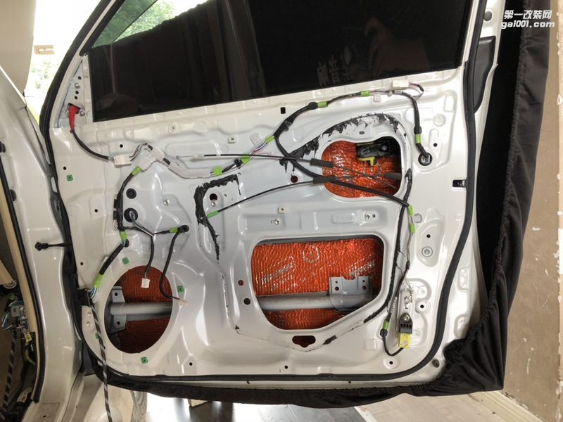 汕頭市汽車音響改裝豐田普拉多霸道升級四門勁能隔音改裝意大利赫茲三分頻非一般的樂享汕頭市星悅汽車音響