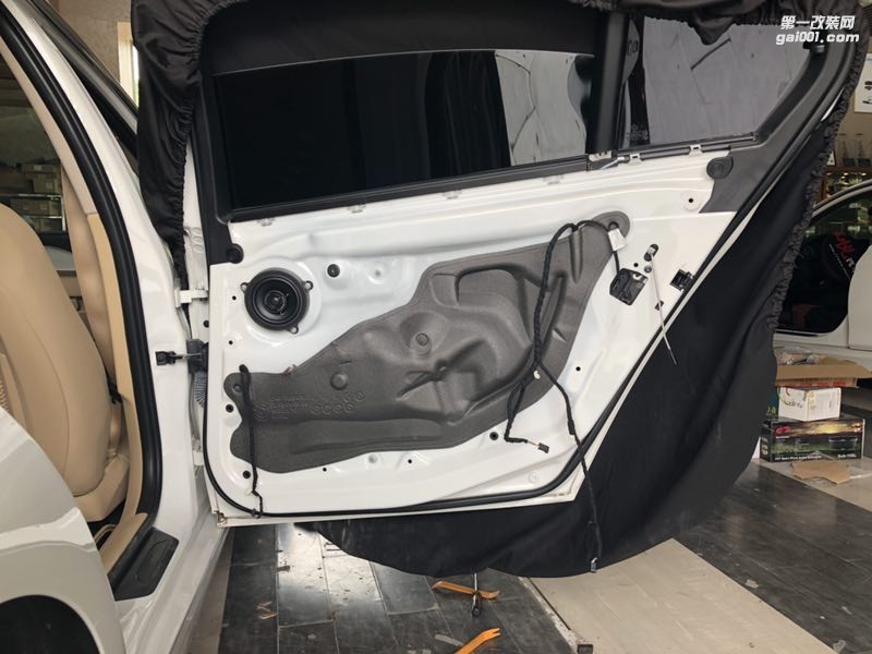 汕頭市星悅汽車(chē)音響改裝“真的很MATCH”寶馬3系改裝德國(guó)麥?zhǔn)藷o(wú)損升級(jí)寶馬專車(chē)專用喇叭溫暖音色