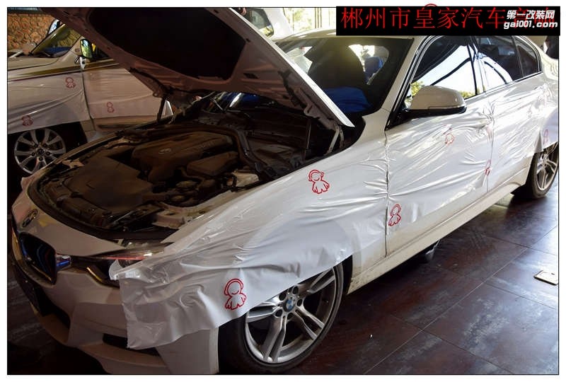 寶馬320汽車音響改裝 丹拿232原位無損安裝郴州市皇家汽車音響