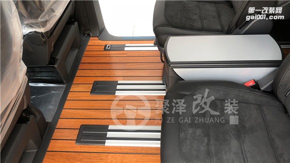 大眾T5商務(wù)車柚木地板改裝