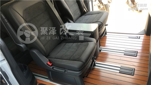 大眾T5商務(wù)車柚木地板改裝