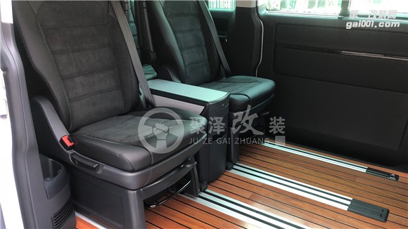 大眾T5商務(wù)車柚木地板改裝