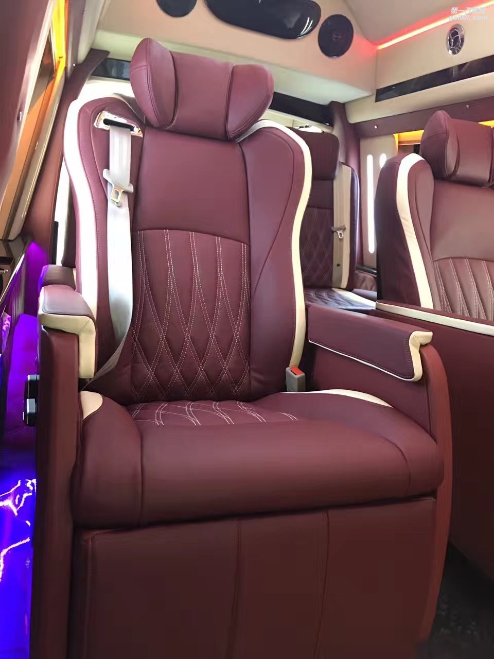 大通g10v80電動(dòng)門航空按摩座椅改裝