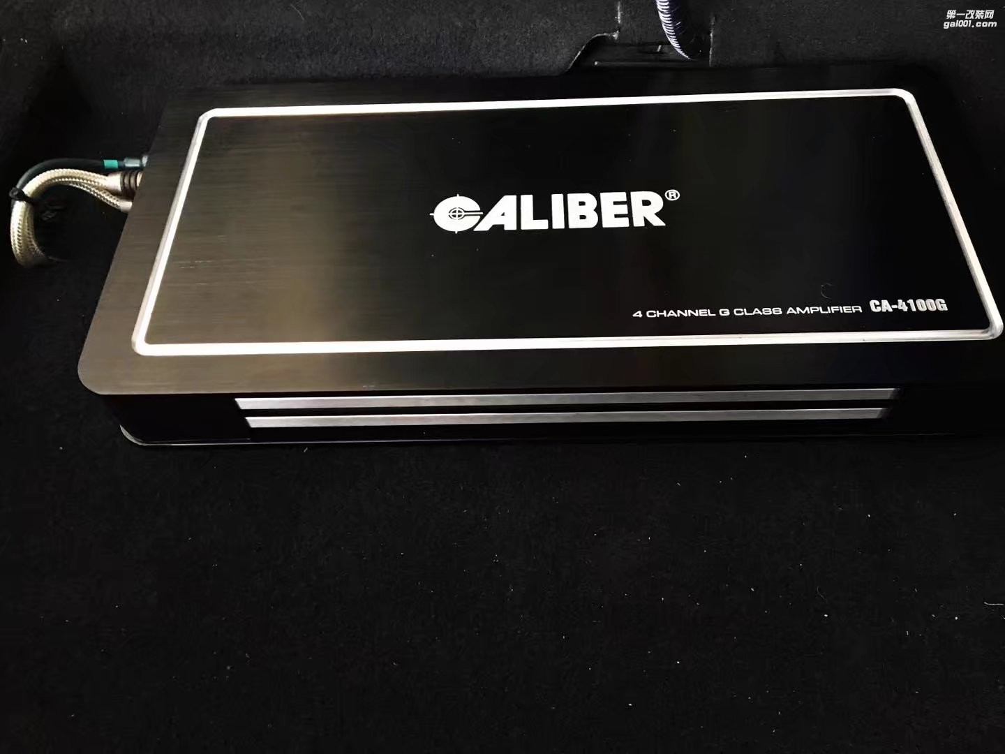 南寧汽車音響改裝豐田漢蘭達(dá)音響改裝尼諾帕克喇叭+愛(ài)威低音