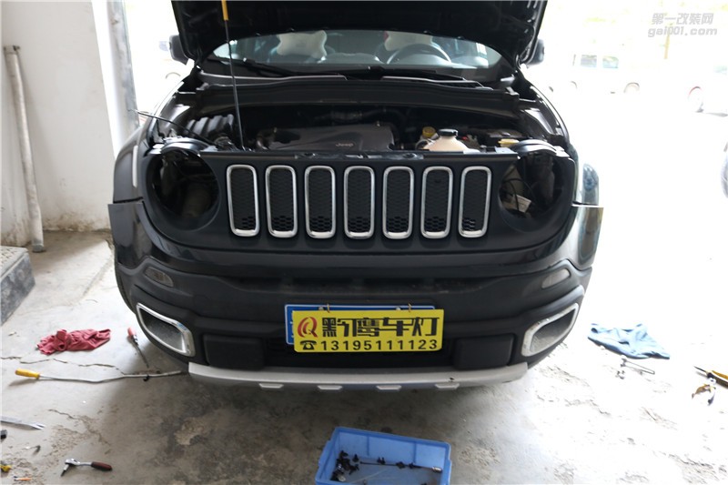 【JEEP】自由俠大燈改LED雙光透鏡 貴陽(yáng)自由俠燈光改裝米石全LED智能雙光透鏡