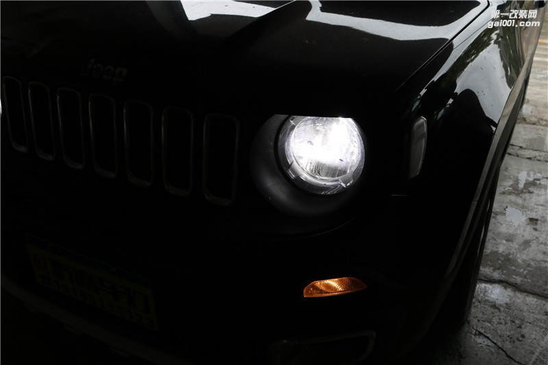 【JEEP】自由俠大燈改LED雙光透鏡 貴陽(yáng)自由俠燈光改裝米石全LED智能雙光透鏡