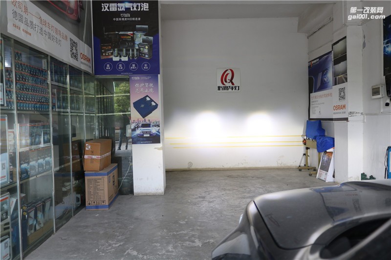 【JEEP】自由俠大燈改LED雙光透鏡 貴陽(yáng)自由俠燈光改裝米石全LED智能雙光透鏡