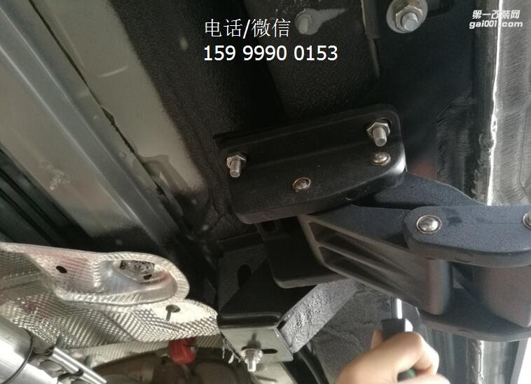 大眾途昂加裝電動(dòng)踏板，從此解決上下車?yán)щy的煩惱！