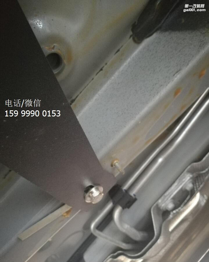 大眾途昂加裝電動(dòng)踏板，從此解決上下車?yán)щy的煩惱！