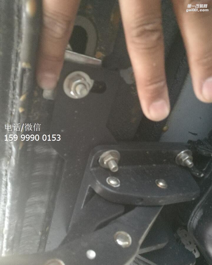 大眾途昂加裝電動(dòng)踏板，從此解決上下車?yán)щy的煩惱！